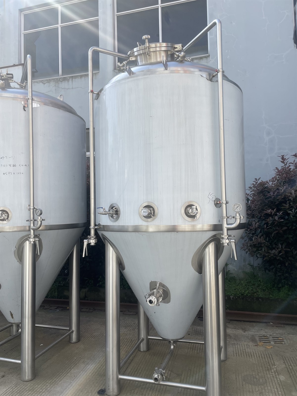 New 4x30bbl beer fermenters+1x30bbl jacketed brite tanks in stock and can be arrange the shipping immediately!